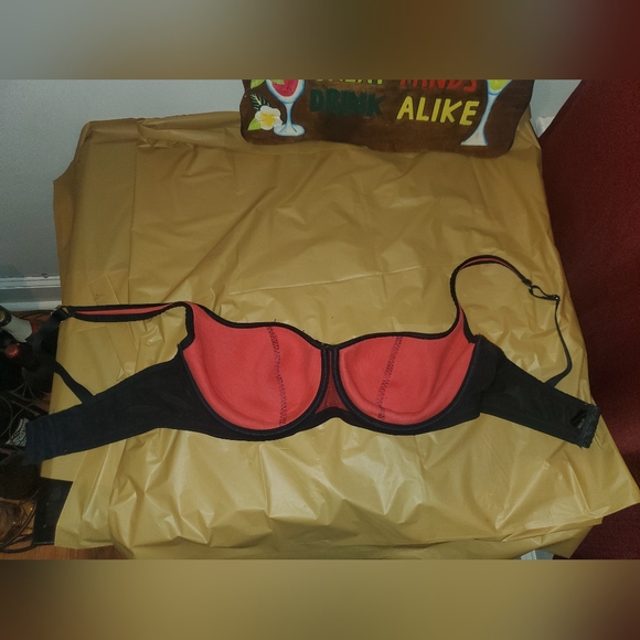 Comfortable sexy red bra 36DD - Picture 4 of 5